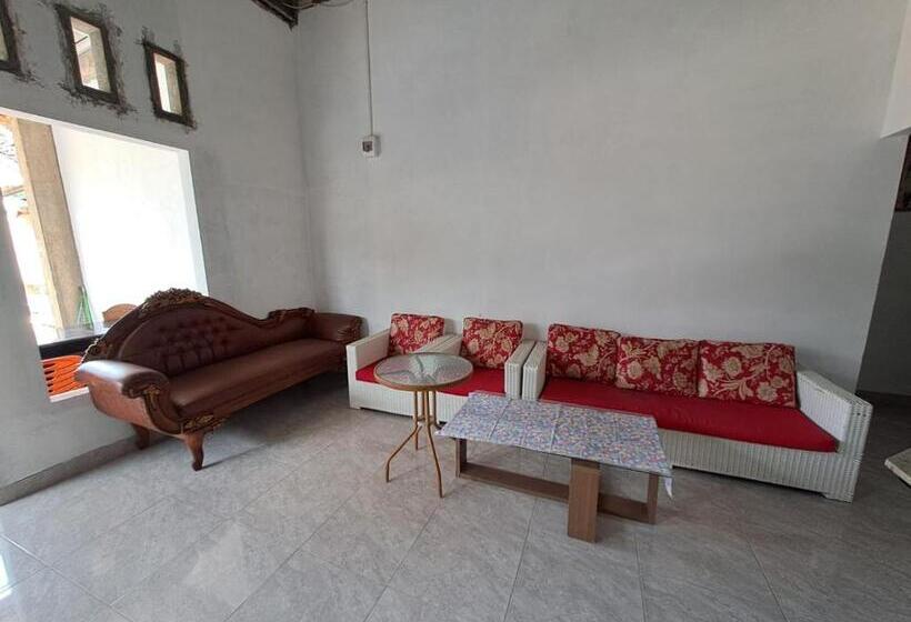 בית מלון כפרי Oyo 93814 Amanda Homestay
