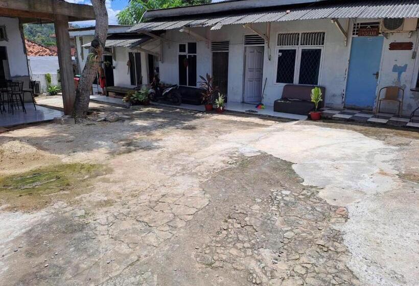 בית מלון כפרי Oyo 93814 Amanda Homestay