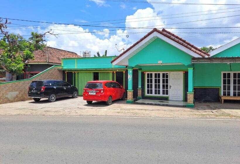 בית מלון כפרי Oyo 93814 Amanda Homestay