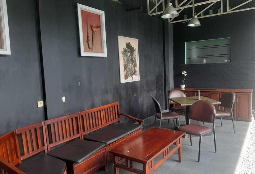 Hotel Oyo 93860 Wonosobo Bunkbed