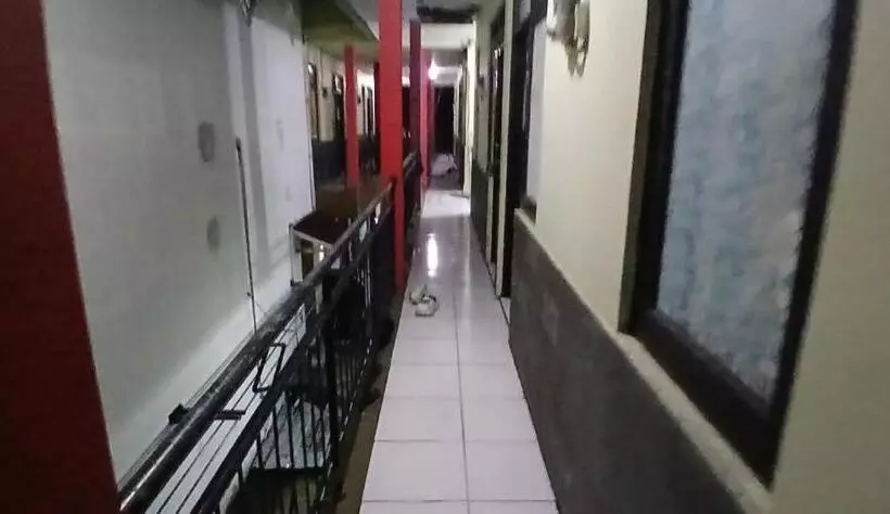 Hotelli Oyo 93861 Adinda Guest House Syariah