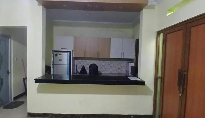 Hotelli Oyo 93861 Adinda Guest House Syariah