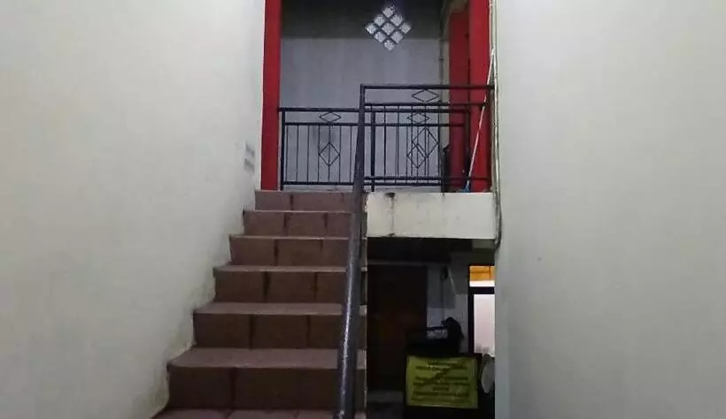 Hotelli Oyo 93861 Adinda Guest House Syariah