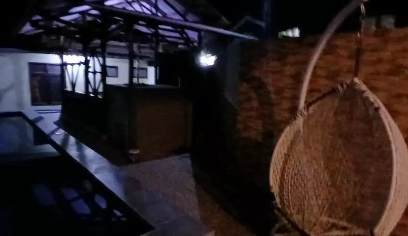 Hotelli Oyo 93861 Adinda Guest House Syariah