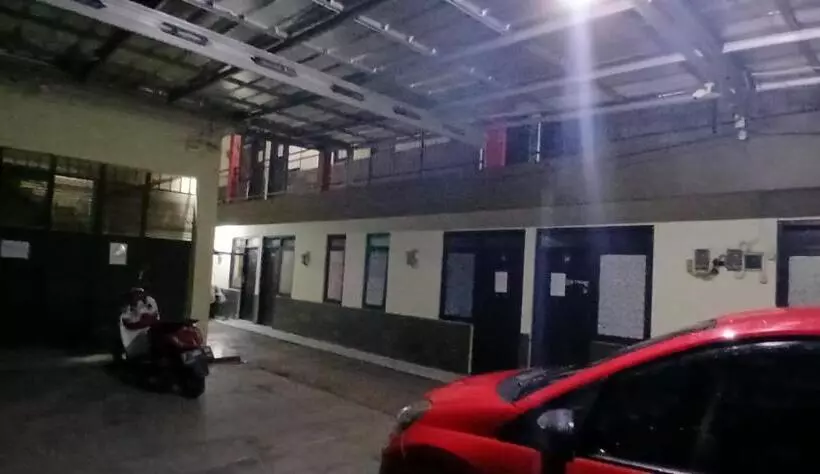 Hotelli Oyo 93861 Adinda Guest House Syariah