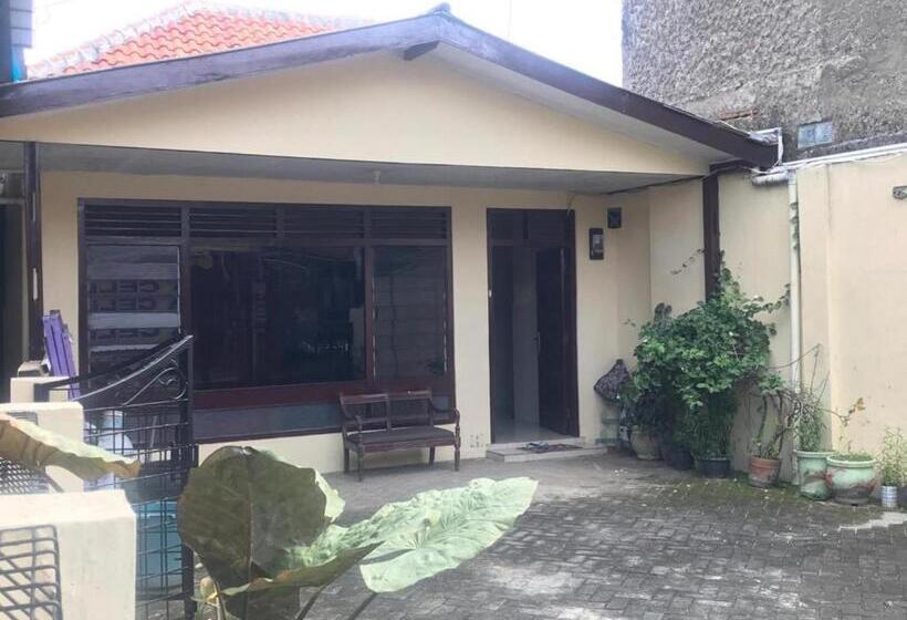 Szálloda Oyo 93864 Wisma Gading Syriah