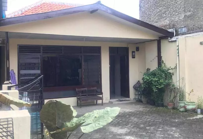 Hotelli Oyo 93864 Wisma Gading Syriah