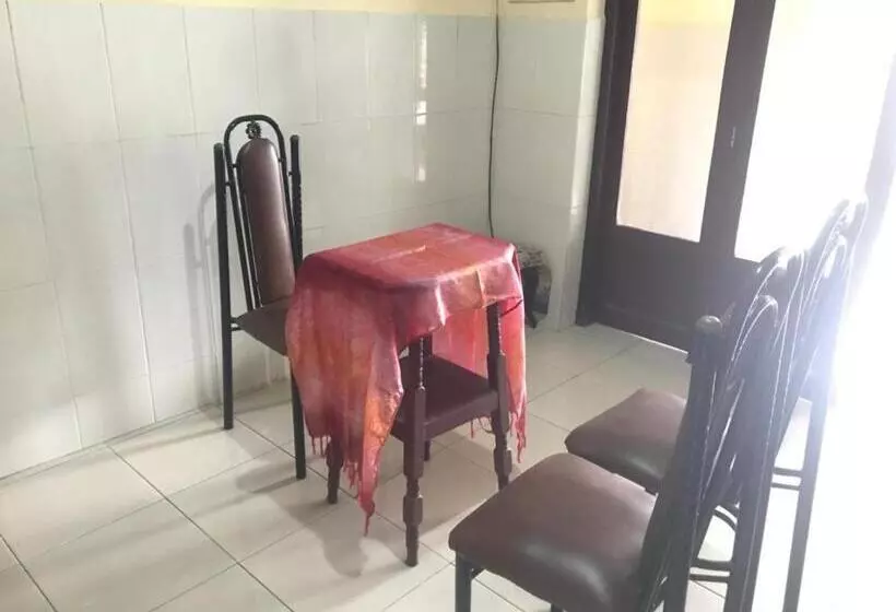 Hotelli Oyo 93864 Wisma Gading Syriah