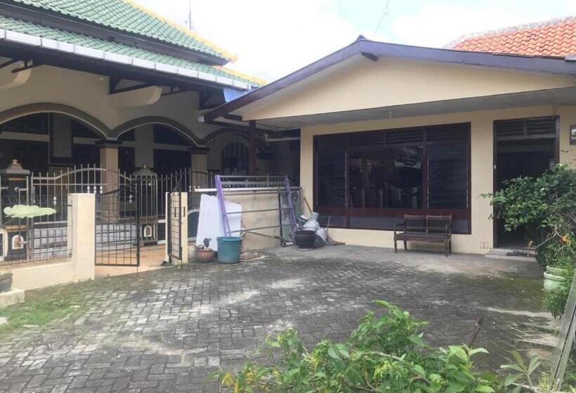 Hotell Oyo 93864 Wisma Gading Syriah