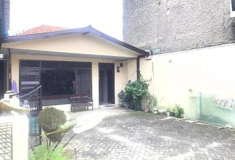 Hotelli Oyo 93864 Wisma Gading Syriah