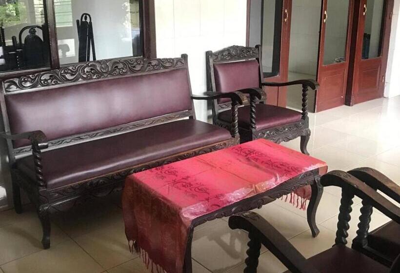 Hotelli Oyo 93864 Wisma Gading Syriah