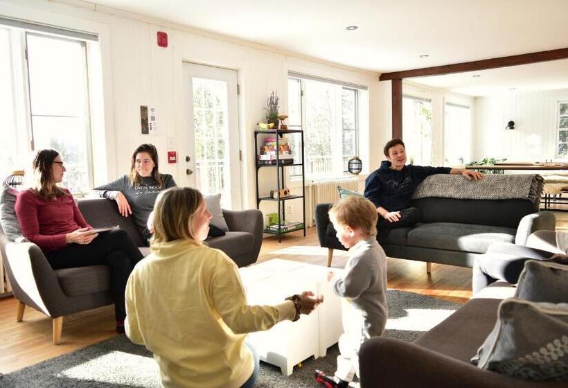 Retkeilymaja Le Partage Lodge: Destination Plein Air Et Sociale