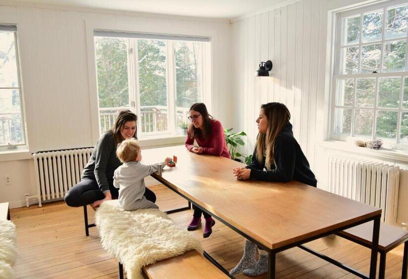 Retkeilymaja Le Partage Lodge: Destination Plein Air Et Sociale