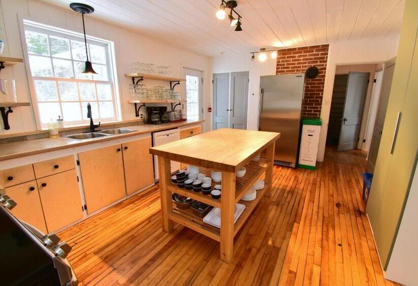 Retkeilymaja Le Partage Lodge: Destination Plein Air Et Sociale