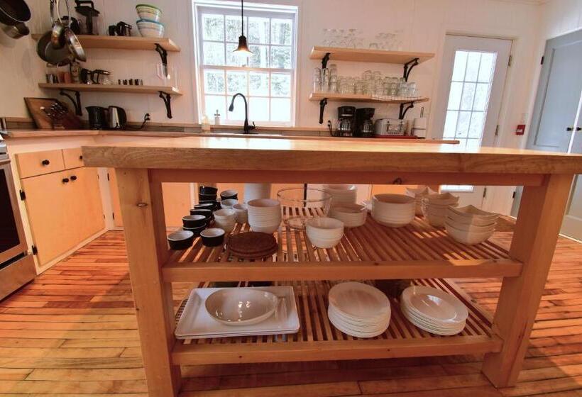 Retkeilymaja Le Partage Lodge: Destination Plein Air Et Sociale