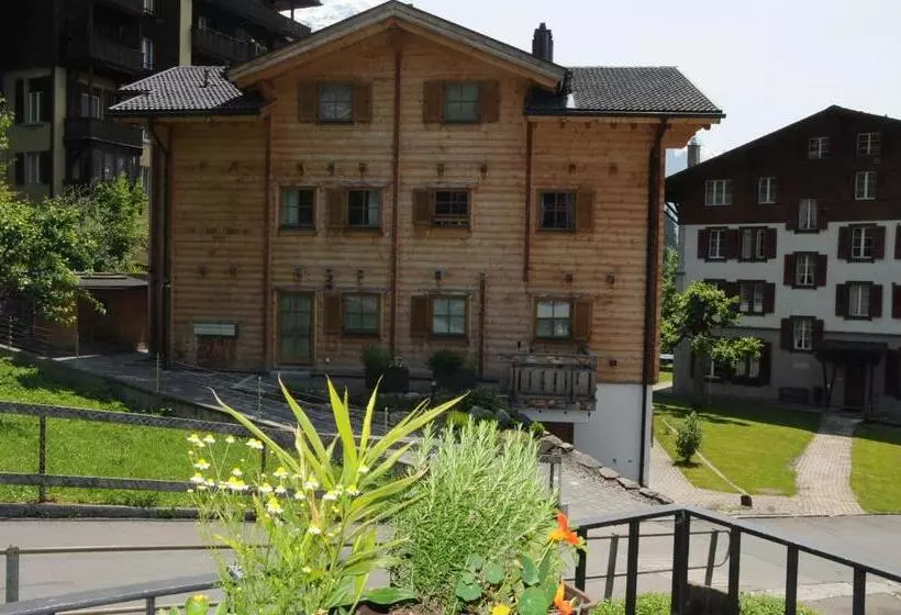Aamiaismajoitus (B&B) Chalet Alpina Gyger