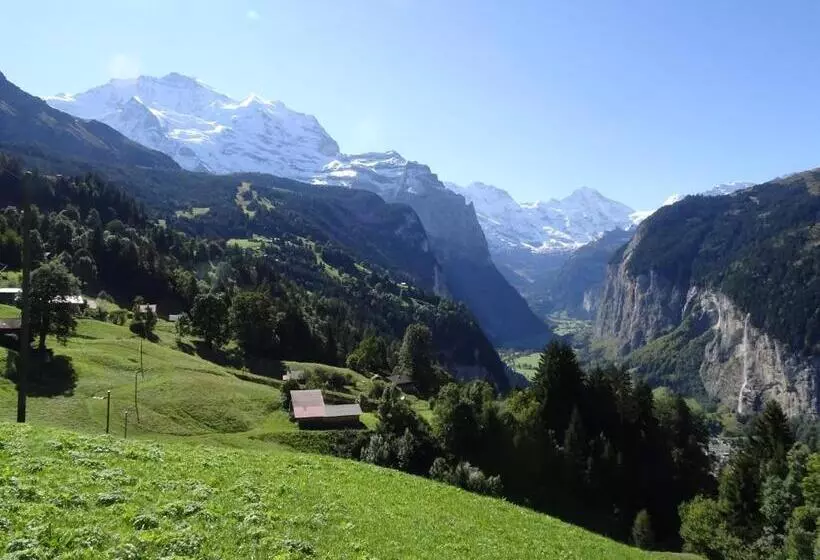 Aamiaismajoitus (B&B) Chalet Alpina Gyger