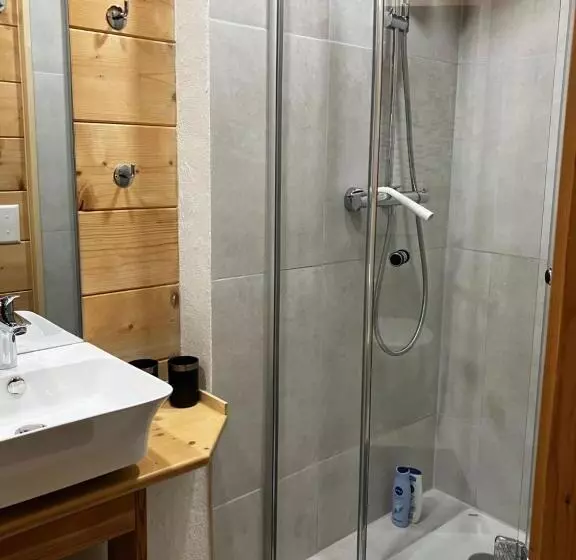 Aamiaismajoitus (B&B) Chalet Alpina Gyger