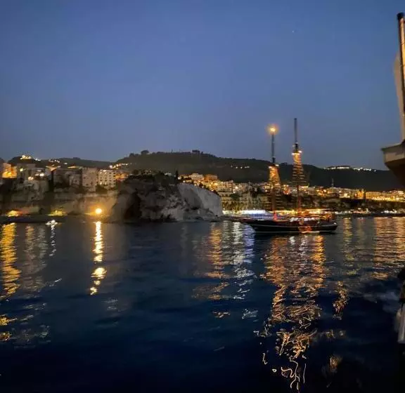 Aamiaismajoitus (B&B) Elegant Dei Rooms