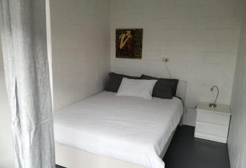 مبيت وإفطار Minjerribah Accommodation Standalone Unit