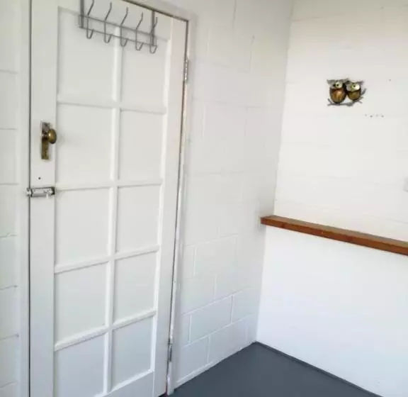 Aamiaismajoitus (B&B) Minjerribah Accommodation Standalone Unit