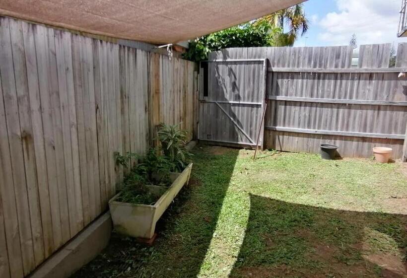 مبيت وإفطار Minjerribah Accommodation Standalone Unit