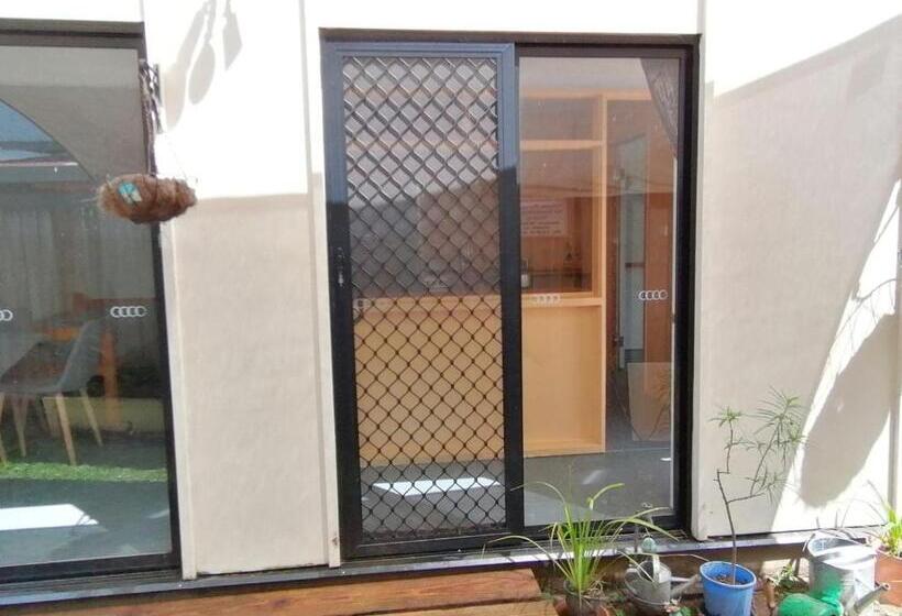 مبيت وإفطار Minjerribah Accommodation Standalone Unit