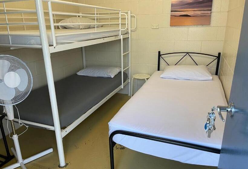 مبيت وإفطار Minjerribah Accommodation Standalone Unit