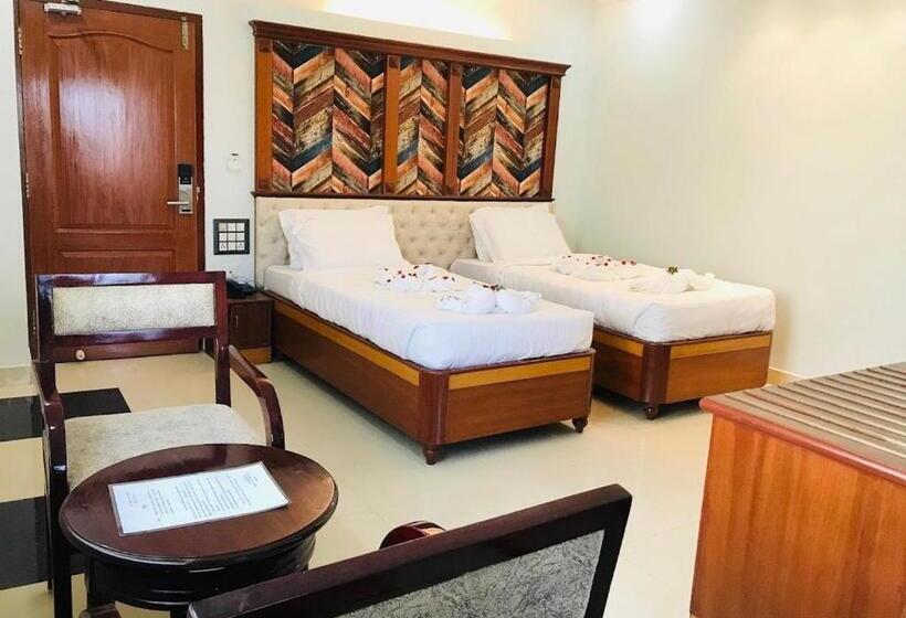 فندق Naveed Residency