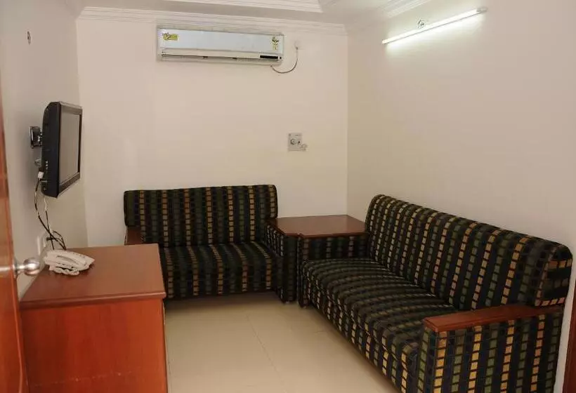 ホテル Naveed Residency