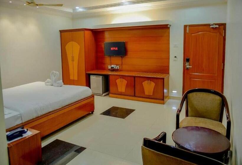 فندق Naveed Residency