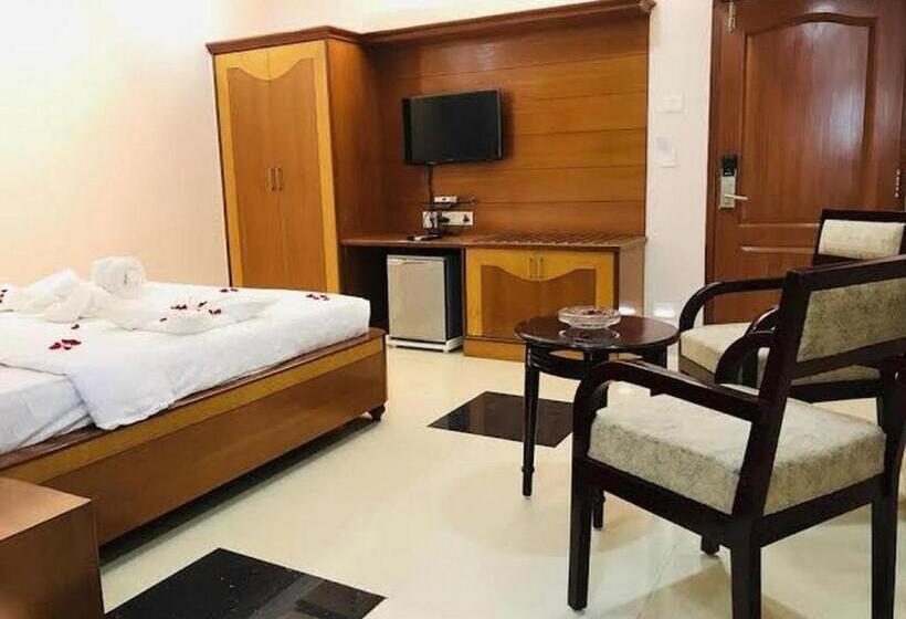 فندق Naveed Residency