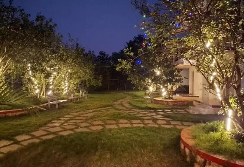 Hotelli Pomelo Garden Resort
