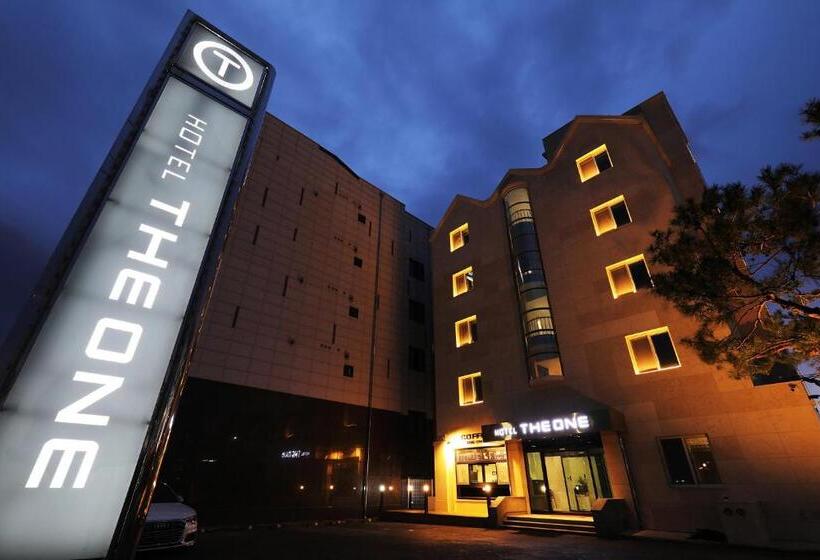 ホテル The One