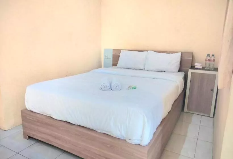 Hotelli Wisma Mutiara Near Alun Alun Demak Mitra Reddoorz