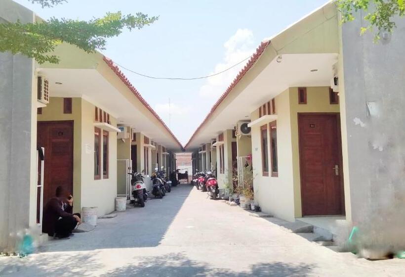 فندق Wisma Mutiara Near Alun Alun Demak Mitra Reddoorz