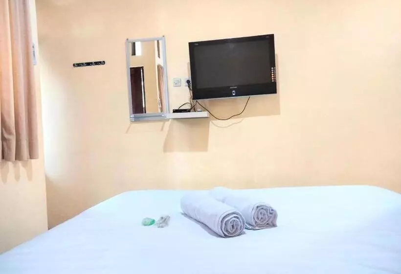 Hotelli Wisma Mutiara Near Alun Alun Demak Mitra Reddoorz