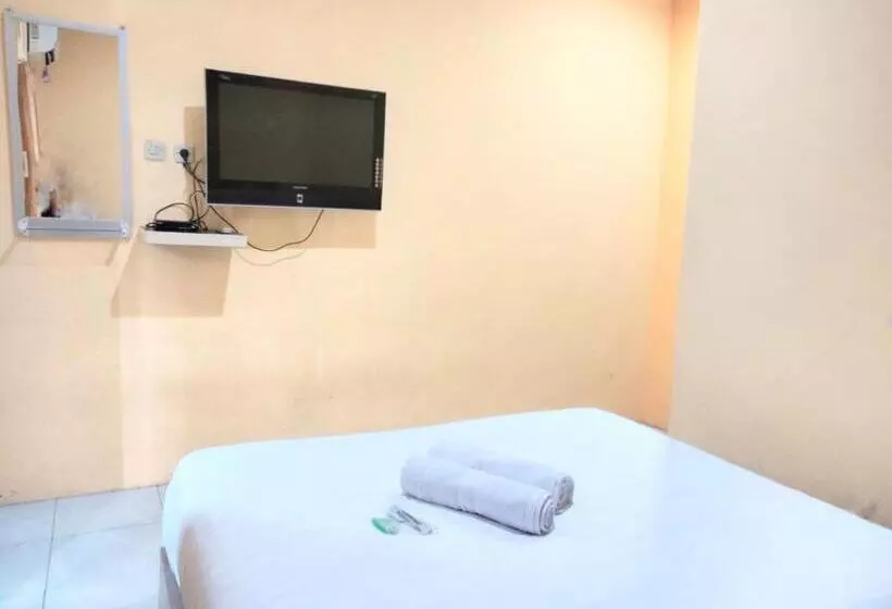 Hotelli Wisma Mutiara Near Alun Alun Demak Mitra Reddoorz