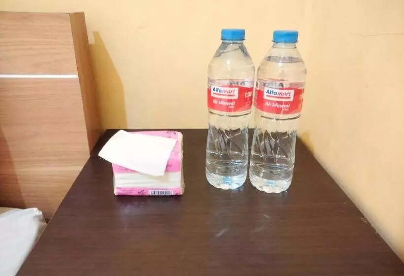 Hotelli Wisma Mutiara Near Alun Alun Demak Mitra Reddoorz