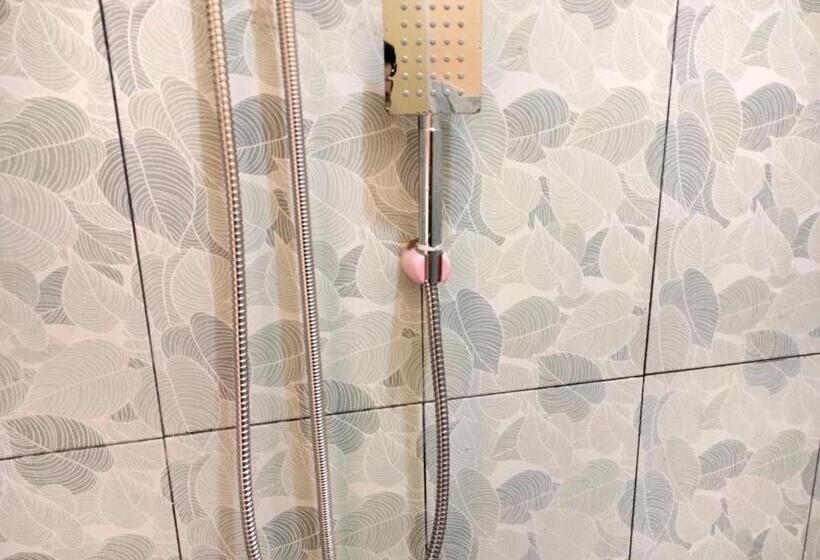 فندق Wisma Mutiara Near Alun Alun Demak Mitra Reddoorz