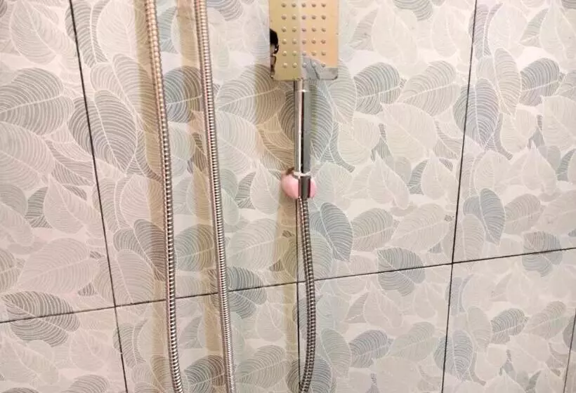 Hotelli Wisma Mutiara Near Alun Alun Demak Mitra Reddoorz