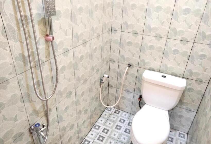 فندق Wisma Mutiara Near Alun Alun Demak Mitra Reddoorz