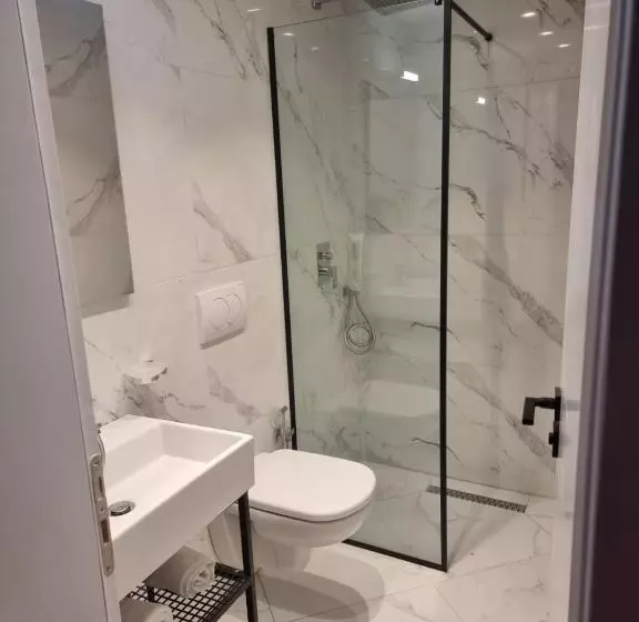 ペンション Gogo Moustache Guest House