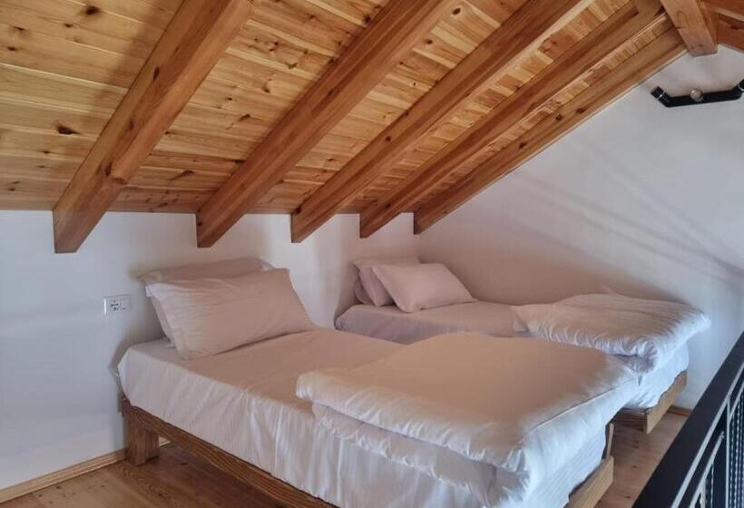 پانسیون Gogo Moustache Guest House