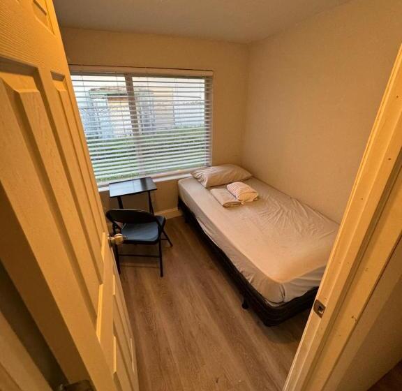 פנסיון Villa By Eco Shared