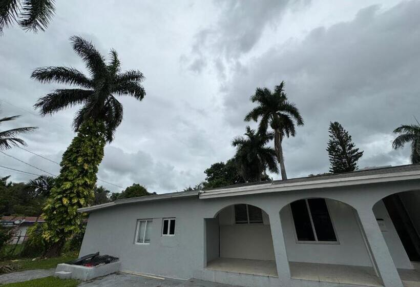 פנסיון Villa By Eco Shared