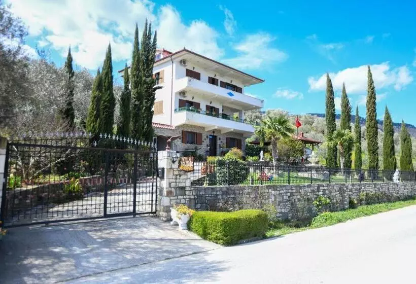 ペンション Villa Solitude