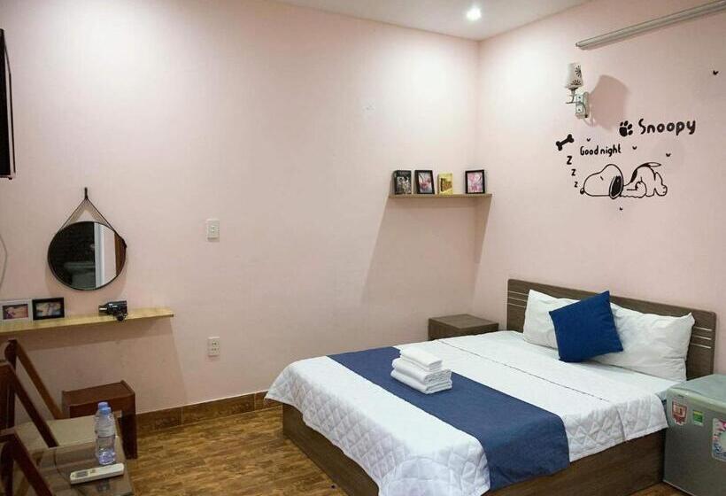 هتل Na Na Homestay