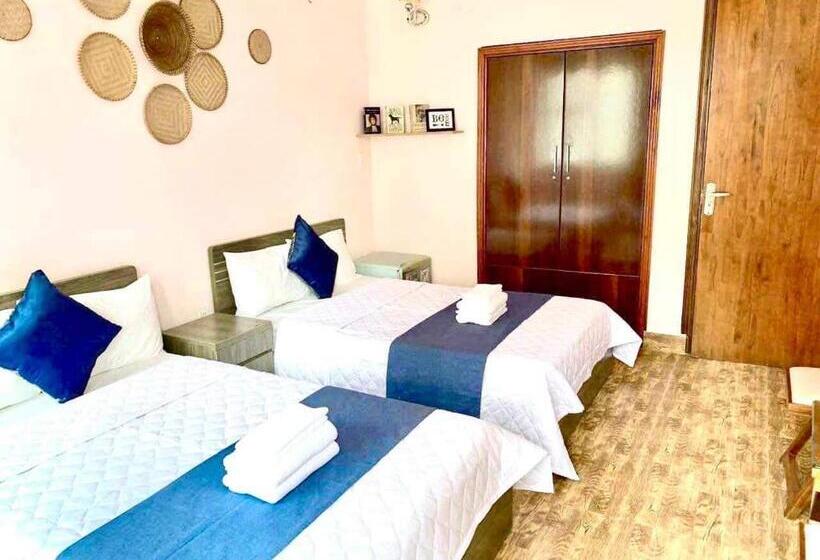 هتل Na Na Homestay