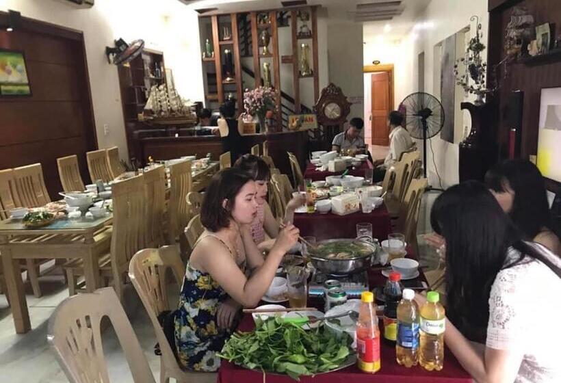 هتل Na Na Homestay